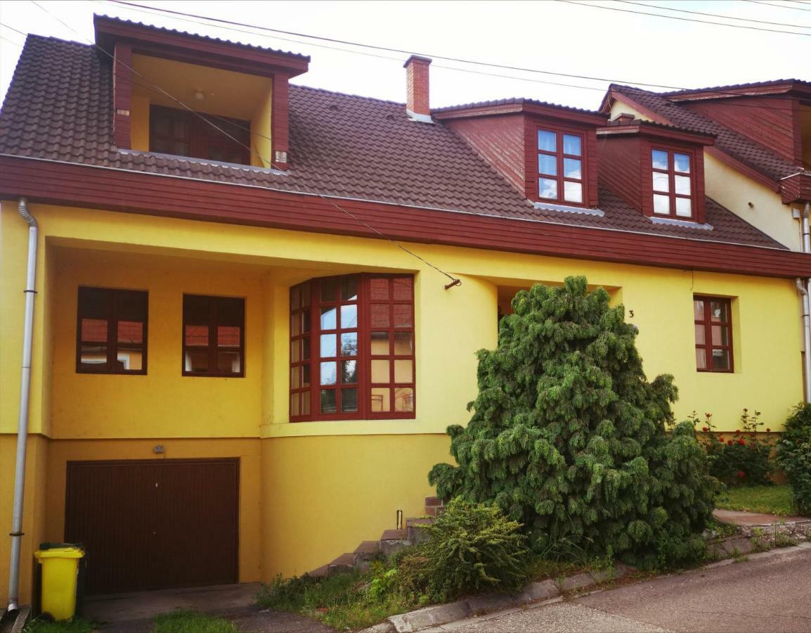 Hella Vendeghaz Hotel Eger Exterior photo